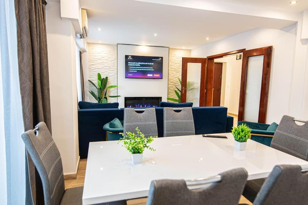 Ultra Central Luxury 3Br 2Bath Apt & Amazing Views Bukarest Exterior foto
