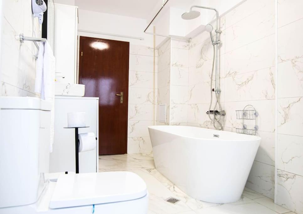 Ultra Central Luxury 3Br 2Bath Apt & Amazing Views Bukarest Exterior foto